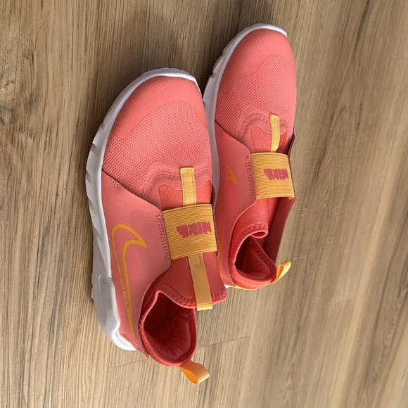 Nike Fed Runner 2(GS) - Picture 2 of 5